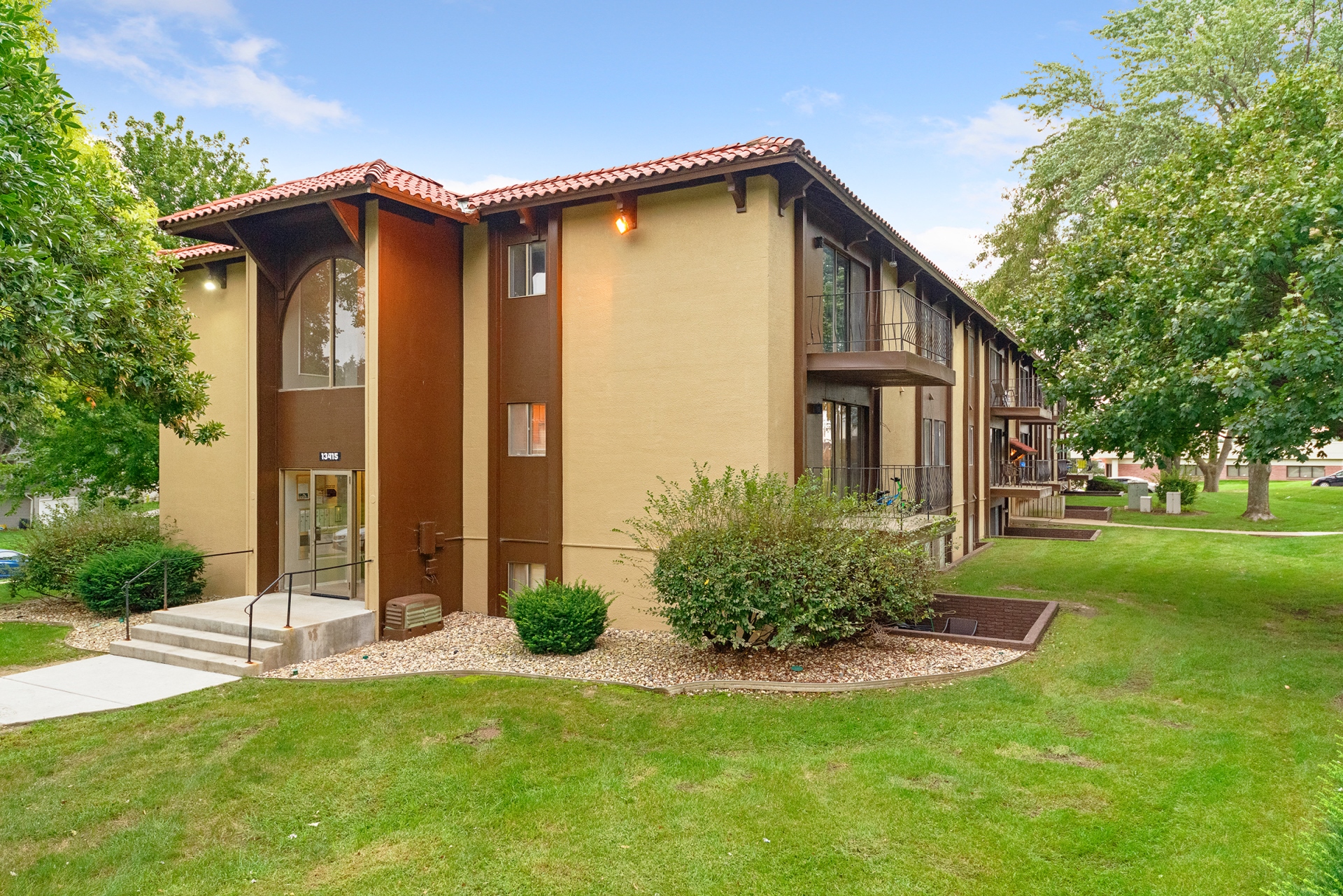 Montclair Place Apartments in Omaha, NE